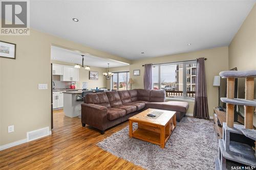 16 1600 Muzzy Drive, Prince Albert, SK - Indoor Photo Showing Living Room