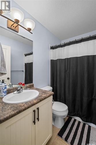 16 1600 Muzzy Drive, Prince Albert, SK - Indoor Photo Showing Bathroom