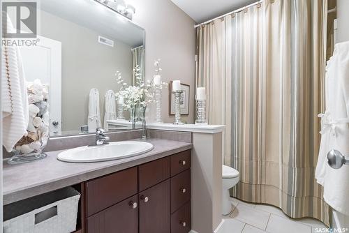 1603A 9Th Avenue N, Saskatoon, SK - Indoor Photo Showing Bathroom