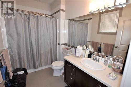 270 Grouse Avenue, Vernon, BC - Indoor Photo Showing Bathroom