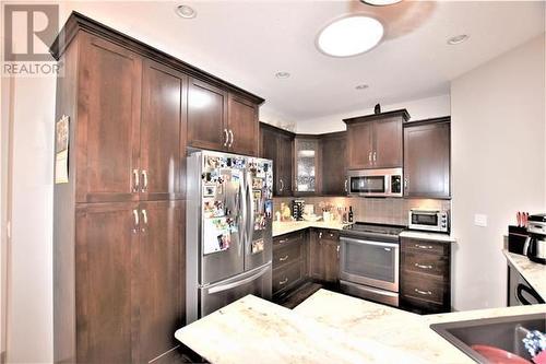 270 Grouse Avenue, Vernon, BC - Indoor Photo Showing Kitchen With Stainless Steel Kitchen With Upgraded Kitchen