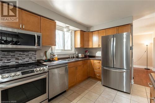 417 Sandringham Crescent, London, ON - Indoor Photo Showing Kitchen With Stainless Steel Kitchen With Double Sink