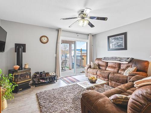 1961 Morrissey Street, Merritt, BC - Indoor Photo Showing Living Room