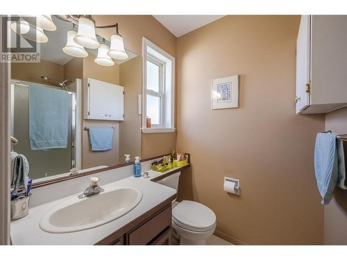 6408 Harrison Heights, Summerland, BC - Indoor Photo Showing Bathroom