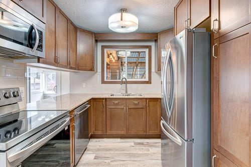 307 Lodgepole Place, Sparwood, BC - Indoor Photo Showing Kitchen With Stainless Steel Kitchen With Double Sink