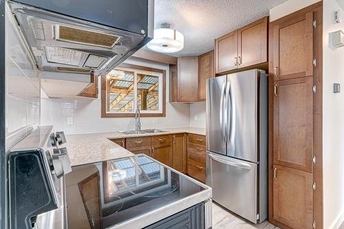 307 Lodgepole Place, Sparwood, BC - Indoor Photo Showing Kitchen With Stainless Steel Kitchen With Double Sink