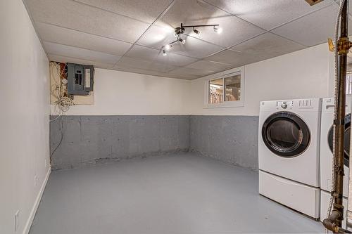 307 Lodgepole Place, Sparwood, BC - Indoor Photo Showing Laundry Room