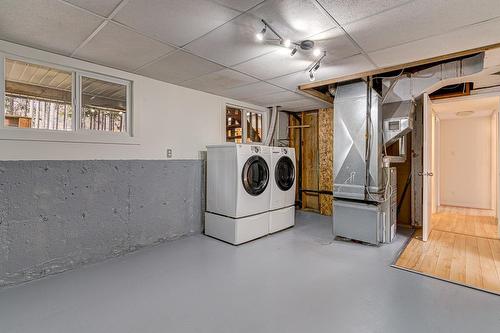 307 Lodgepole Place, Sparwood, BC - Indoor Photo Showing Laundry Room