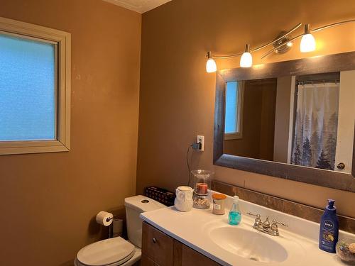 19 Moller Road, Fruitvale, BC - Indoor Photo Showing Bedroom