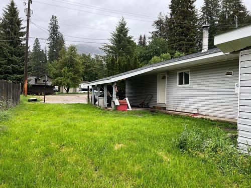 19 Moller Road, Fruitvale, BC - Outdoor With Exterior