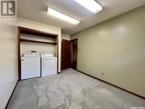 801 Centre Street, Shaunavon, SK - Indoor Photo Showing Laundry Room