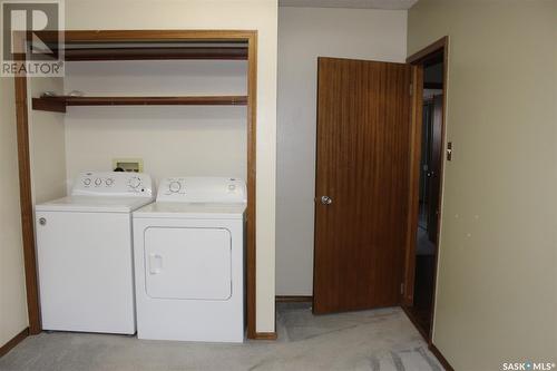 801 Centre Street, Shaunavon, SK - Indoor Photo Showing Laundry Room