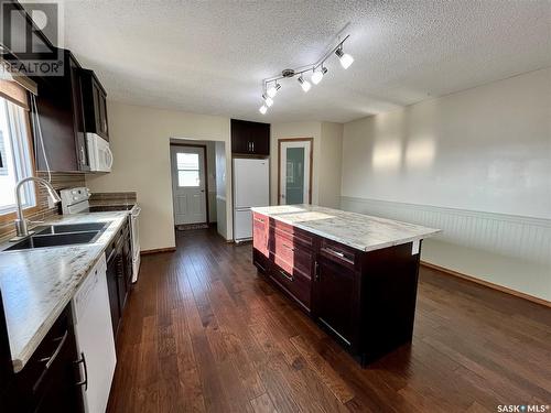 801 Centre Street, Shaunavon, SK - Indoor Photo Showing Kitchen With Double Sink