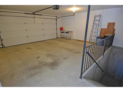39 - 1220 Mill Street, Nelson, BC - Indoor Photo Showing Garage
