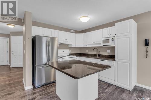 70 103 Banyan Crescent, Saskatoon, SK - Indoor Photo Showing Kitchen With Double Sink