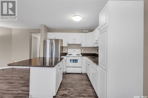 70 103 Banyan Crescent, Saskatoon, SK - Indoor Photo Showing Kitchen