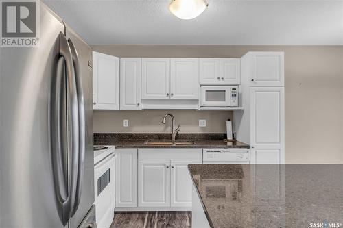 70 103 Banyan Crescent, Saskatoon, SK - Indoor Photo Showing Kitchen