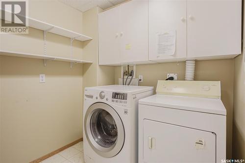 602 303 5Th Avenue N, Saskatoon, SK - Indoor Photo Showing Laundry Room