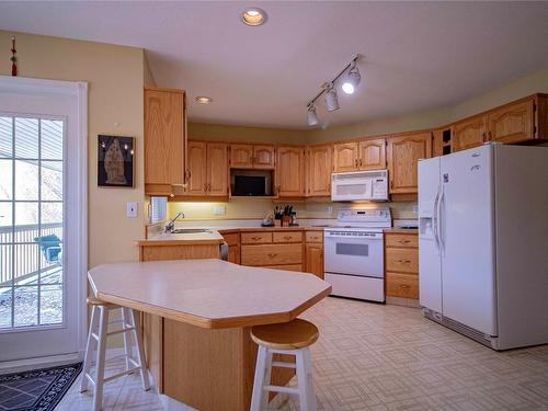 240-805 Comox Street, Penticton, BC - Indoor Photo Showing Kitchen