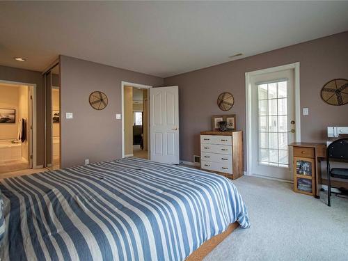 240-805 Comox Street, Penticton, BC - Indoor Photo Showing Bedroom