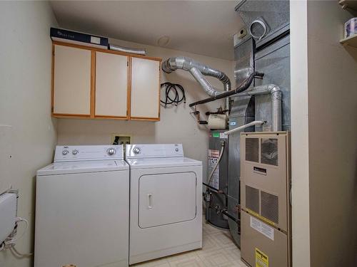 240-805 Comox Street, Penticton, BC - Indoor Photo Showing Laundry Room
