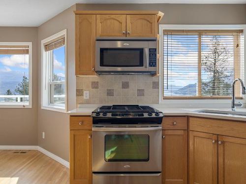 6267 Thompson Drive, Peachland, BC - Indoor Photo Showing Kitchen