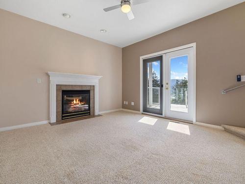 6267 Thompson Drive, Peachland, BC - Indoor With Fireplace