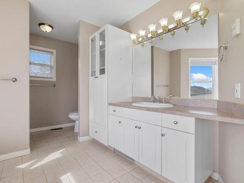 6267 Thompson Drive, Peachland, BC - Indoor Photo Showing Bathroom