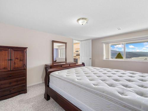6267 Thompson Drive, Peachland, BC - Indoor Photo Showing Bedroom
