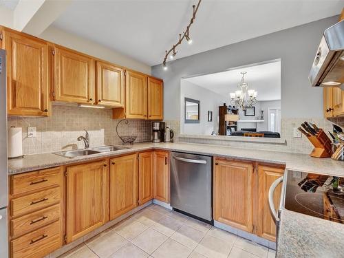 122-1765 Leckie Road, Kelowna, BC - Indoor Photo Showing Kitchen With Double Sink
