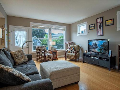 2415 Pleasant Valley Road, Armstrong, BC - Indoor Photo Showing Living Room