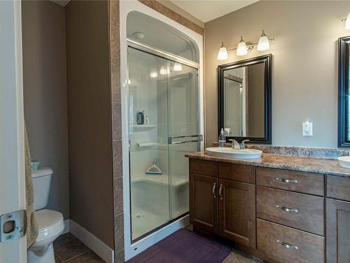 2415 Pleasant Valley Road, Armstrong, BC - Indoor Photo Showing Bathroom