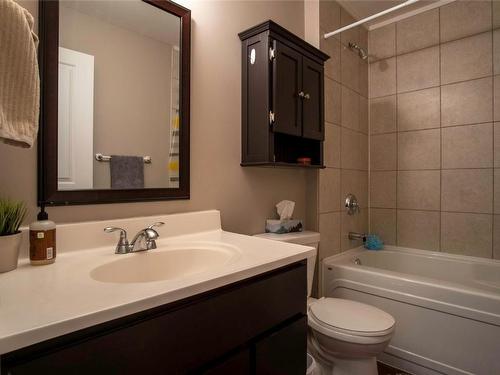 2415 Pleasant Valley Road, Armstrong, BC - Indoor Photo Showing Bathroom