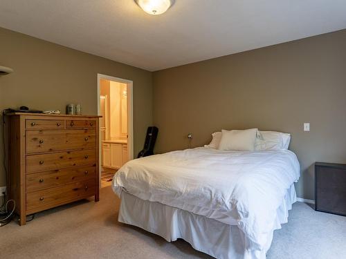2220 Golf Course Drive, West Kelowna, BC - Indoor Photo Showing Bedroom