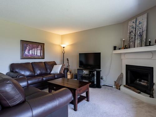 2220 Golf Course Drive, West Kelowna, BC - Indoor Photo Showing Living Room With Fireplace