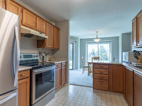 2220 Golf Course Drive, West Kelowna, BC - Indoor Photo Showing Kitchen