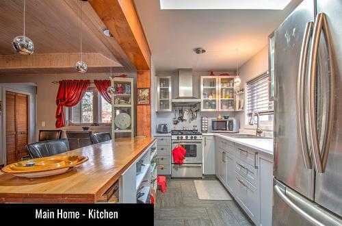 451 Whitevale Road, Lumby, BC - Indoor Photo Showing Kitchen