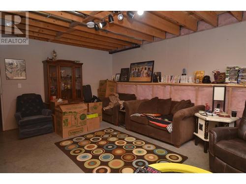 2912 Chase Falkland Road, Falkland, BC - Indoor Photo Showing Other Room