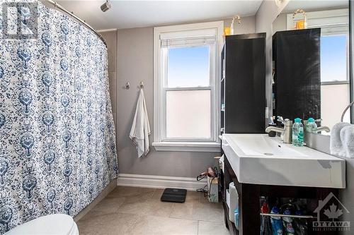 57 Louisa Street, Ottawa, ON - Indoor Photo Showing Bathroom