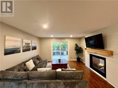 408 Yole Crescent, Elizabethtown, ON - Indoor Photo Showing Living Room With Fireplace