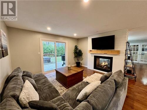 408 Yole Crescent, Elizabethtown, ON - Indoor Photo Showing Living Room With Fireplace