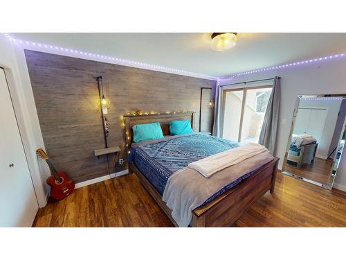 2 - 4850 Mckay Street, Radium Hot Springs, BC - Indoor Photo Showing Bedroom