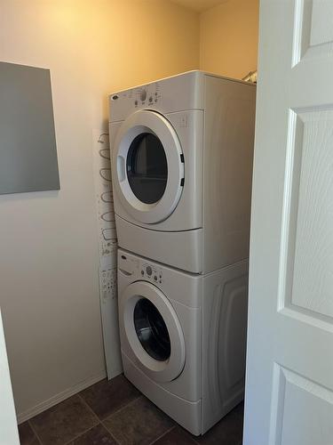 1-10 9416 Hazel Street, Chilliwack, BC - Indoor Photo Showing Laundry Room
