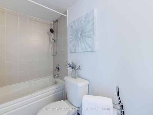 2401-30 Meadowglen Pl, Toronto, ON - Indoor Photo Showing Bathroom