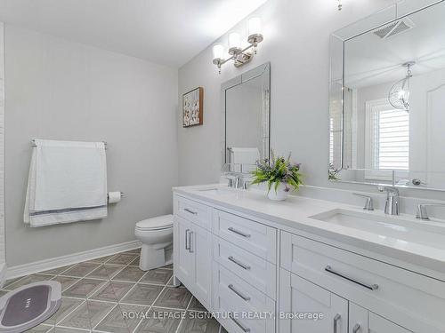 2236 Glazebrook Circ, Oakville, ON - Indoor Photo Showing Bathroom