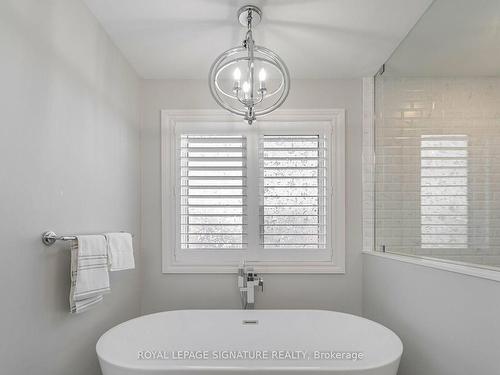 2236 Glazebrook Circ, Oakville, ON - Indoor Photo Showing Bathroom