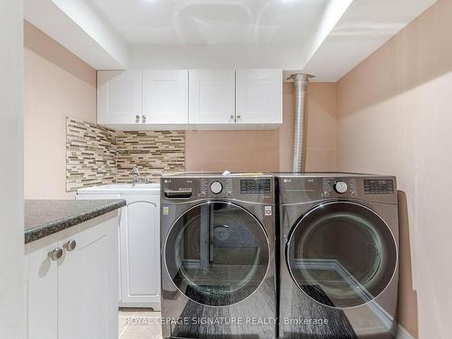 2236 Glazebrook Circ, Oakville, ON - Indoor Photo Showing Laundry Room