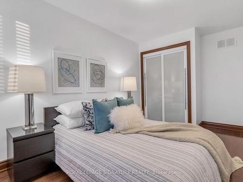 2D Bexley Cres, Toronto, ON - Indoor Photo Showing Bedroom