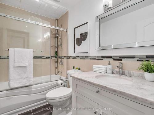 2D Bexley Cres, Toronto, ON - Indoor Photo Showing Bathroom