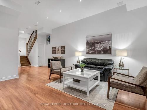 2D Bexley Cres, Toronto, ON - Indoor Photo Showing Living Room